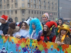 Красная Шапочка и Губка Боб попили чай на набережной Волгограда