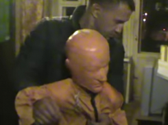 42-летний волгоградец жестоко избил отца и выбросил его с 7 этажа