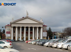 Волгоградский НЭТ приостановил показ спектаклей на четыре дня 