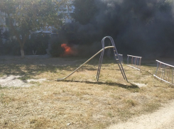 «Проехали ещё метров пять»: на Елецкой загорелась машина с подростками