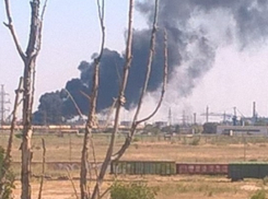 Жители Волгограда приняли за взрыв пожар в камышах на юге Волгограда