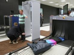 В аэропорту и ж/д вокзале Волгограда увеличено время досмотра пассажиров