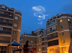 Полет ракеты сняли на видео в небе над Волгоградом 