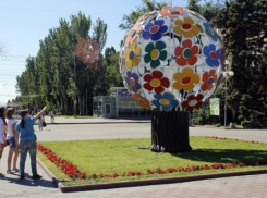 ﻿Вместо «Дерева мира» в центре Волгограда выросли розы ﻿