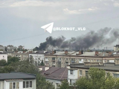 Крупная свалка загорелась в Краснооктябрьском в Волгограде 