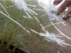 «В салоне был ребёнок»: в Волгограде открыли стрельбу по машинам