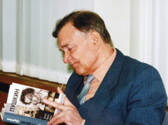 96 лет исполняется почетному гражданину Волгограда Юрию Бондареву