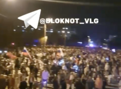 «Это не район, а город Красноармейск»: фейерверк без концерта возмутил людей на юге Волгограда 