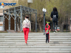 В Волгограде 37-летнюю многодетную мать с ребенком-инвалидом соцзащита лишила пособия