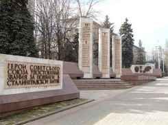 Волгоградцы гадают, откуда у них аллея Героев Донбасса