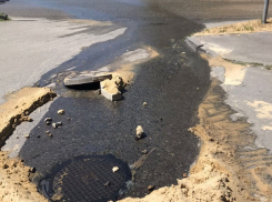 Коммунальные разливы затопили юг Волгограда: очевидцы 