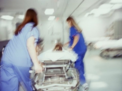 Выпавшая из окна 2-летняя девочка скончалась в больнице в Волгограде