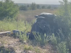 Женщина погибла в раздавленном автомобиле в Волгограде 