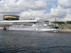 В Волгограде столкнулись два прогулочных теплохода 