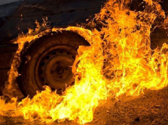 «Нива» самовоспламенилась во дворе под Волгоградом