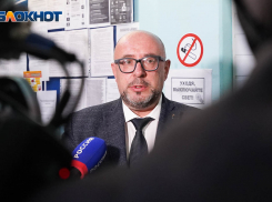 Финансиста поменял на дирижёра: как Станислав Малых испугался журналистов на встрече с взбунтовавшимися артистами «Царицынской оперы»  