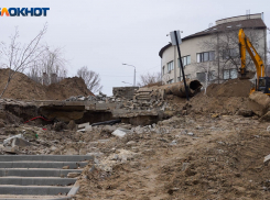 Грунт может обвалиться: видео со стройки нового коллектора в пойме Волгограда