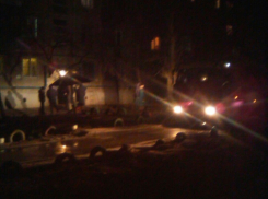 В Волгограде спасатели ломали решетки на окнах, чтобы вытащить жильцов из горящей квартиры