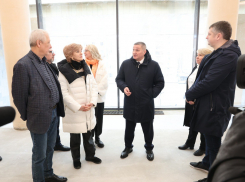 Губернатор Бочаров снова устроил выволочку за затянувшийся капремонт ТЮЗа в Волгограде за 357 млн