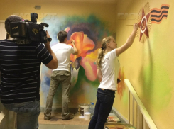 Активисты разрисуют подъезды ветеранов в Волгограде в «цвета победы»