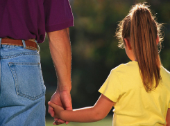 Под Волгоградом отца и его дочь приговорили к 17,9 годам за сбыт наркотика