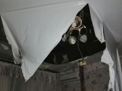 Кипяток ливанул с потолка: волгоградец успел спасти ребенка и жену, но сломал ногу