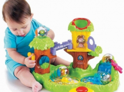 В волгоградских магазинах торгуют опасными игрушками и детским питанием