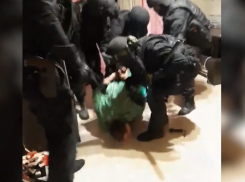  36-летний волгоградец взял в заложники свою сожительницу