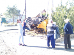 На юге Волгограда от столкновения с Toyota перевернулась маршрутка