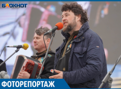 Музыка под дождем: как в Волгограде снимали программу «Играй, гармонь любимая!»
