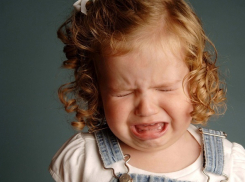 3-х летняя девочка пострадала в страшной аварии на руках у отца в Волгограде