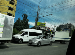 «Спасибо Марченко за совместное стояние в пробке»: день заторов начался в Волгограде