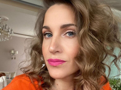 «Все в морщинах»: в страхе перед «уколами красоты» призналась 43-летняя Юлия Ковальчук