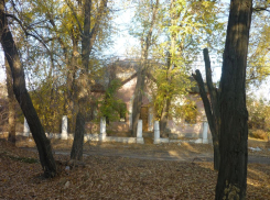 Опасные для окружающих развалины бывшей городской больницы приватизирует под снос мэрия Волгограда