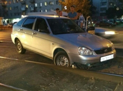 В Волгограде пьяный водитель на «Приоре» остановил движение трамваев