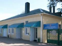 В Волгограде школьница сбежала из больницы, отогнув металлическую решетку 