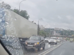Пробки в 8 баллов парализовали залитый дождем Волгоград
