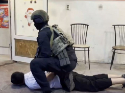 Облаву на мигрантов устроили полиция и Росгвардия в Волгограде — видео 