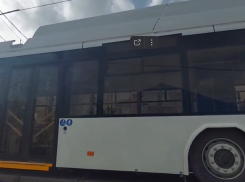 В новых троллейбусах в Волгограде ставят третьи по счету терминалы бесконтактной оплаты