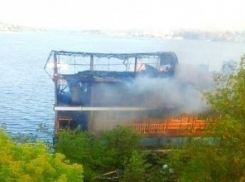 Под Волгоградом сгорел дебаркадер