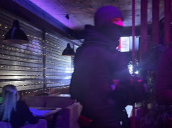 Силовики нагрянули в ночные бары Волгограда: видео 