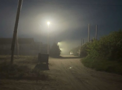 Странным смогом каждую ночь укутывает поселок под Волгоградом - видео