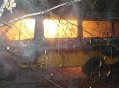 На юге Волгограда разыскивают поджигателей маршрутки