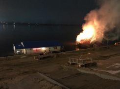 В центре Волгограда сгорела баня