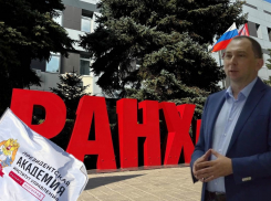 Благословленный президентом вуз открывает путь в элиту: дипломом гордятся чиновники и депутаты