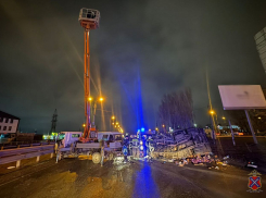 Батоны разметало по дороге: последствия шок-ДТП с погибшим в крещенскую ночь попали на видео в Волгограде