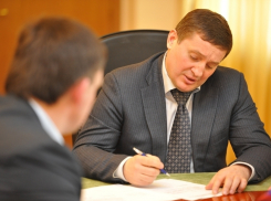 Слухи об отставке губернатора Волгоградской области Андрея Бочарова – «бунт на коленях» недовольной элиты