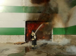 Склад туалетной бумаги горит в Волгограде