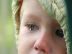 Волгоградские школьники ухаживали за полуторогодовалым братом, когда мать бросила их