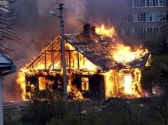 Тело сгоревшего человека обнаружено ночью в Волгоградской области